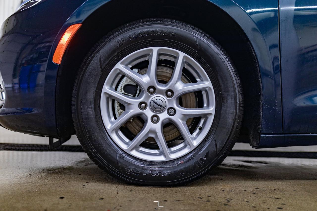 2023 Chrysler Pacifica Touring Power Doors BCam Red Deer AB