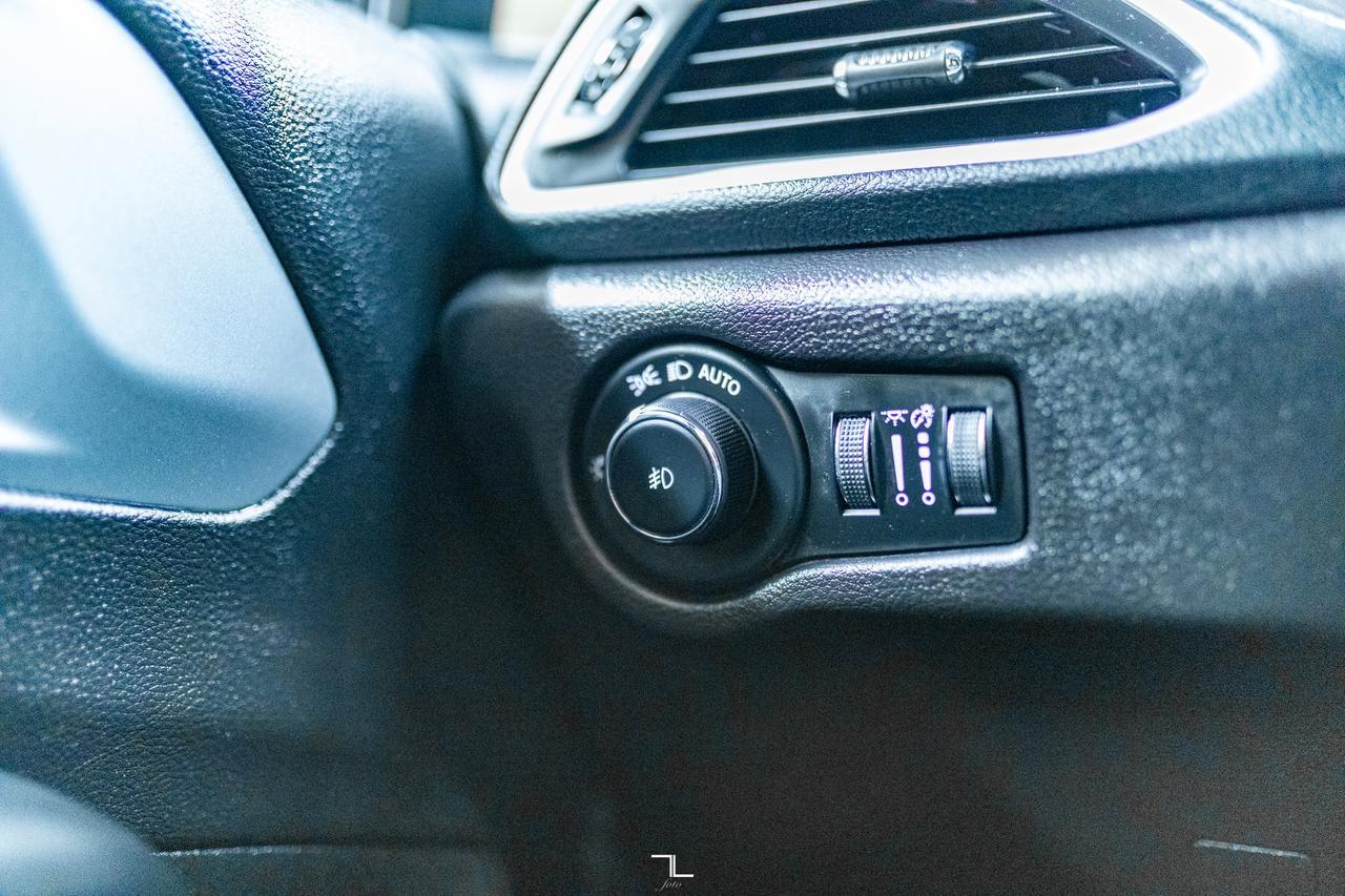 2023 Chrysler Pacifica Touring Power Doors BCam Red Deer AB