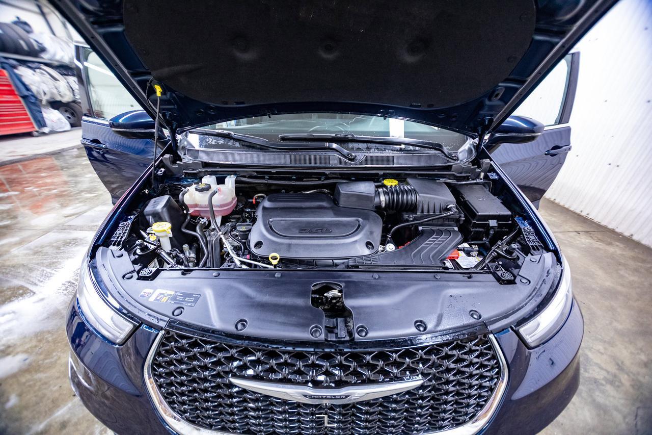 2023 Chrysler Pacifica Touring Power Doors BCam Red Deer AB