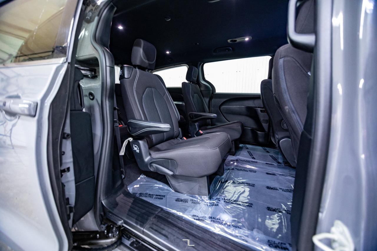 2023 Chrysler Pacifica Touring Power Doors BCam Red Deer AB