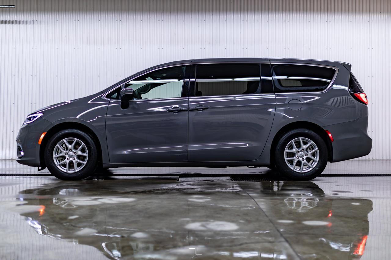 2023 Chrysler Pacifica Touring Power Doors BCam Red Deer AB