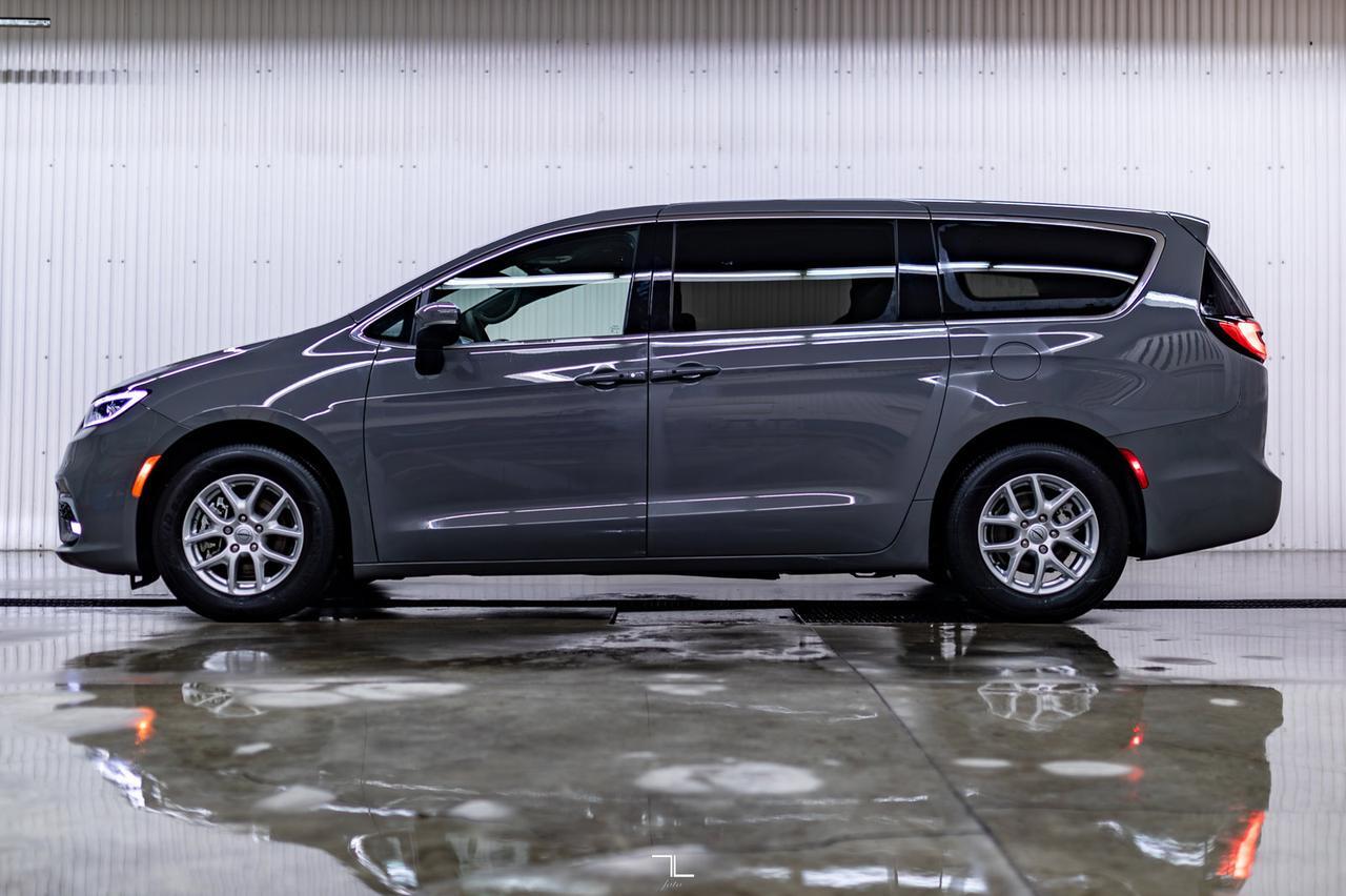 2023 Chrysler Pacifica Touring Power Doors BCam Red Deer AB