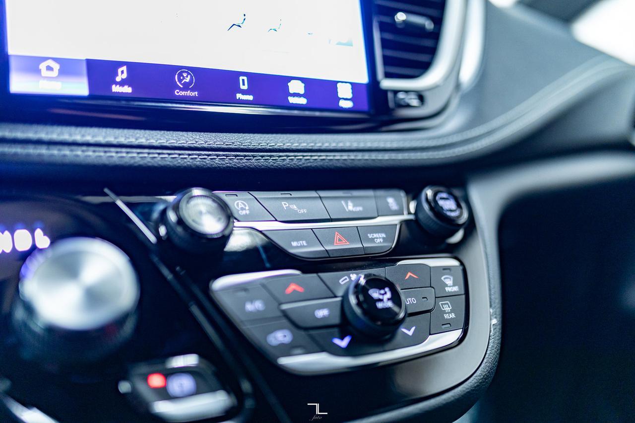 2023 Chrysler Pacifica Touring Power Doors BCam Red Deer AB