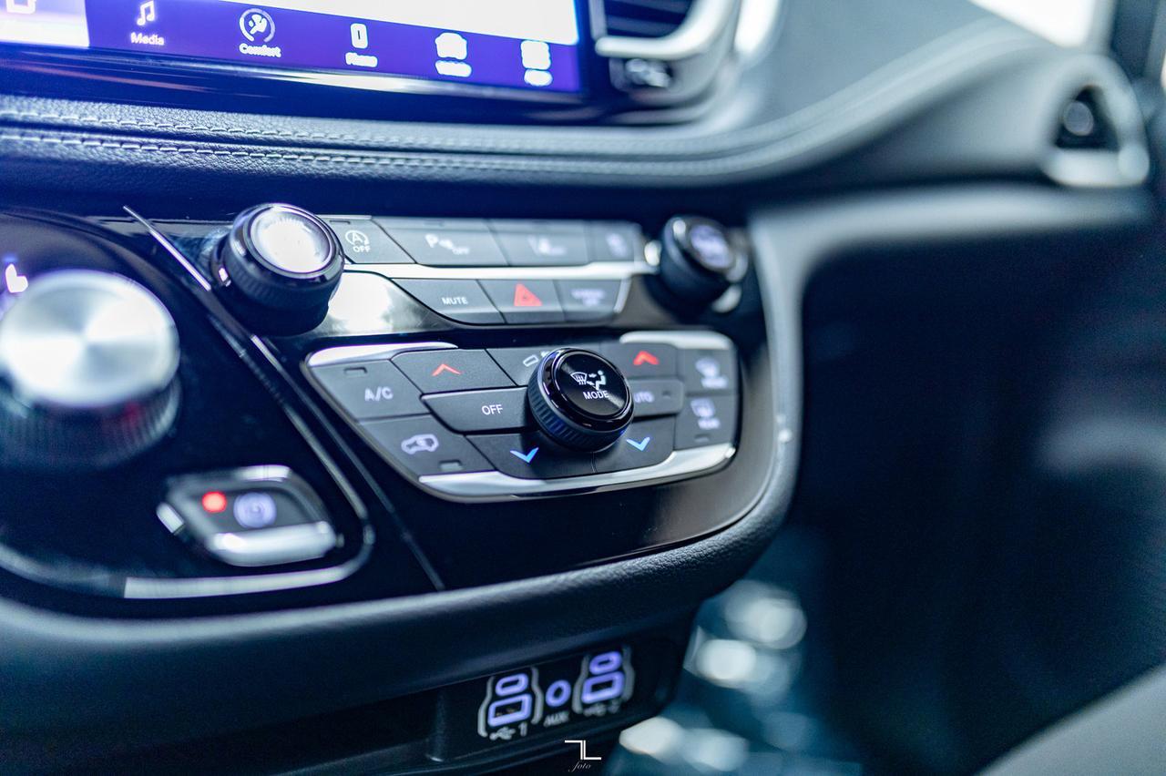 2023 Chrysler Pacifica Touring Power Doors BCam Red Deer AB