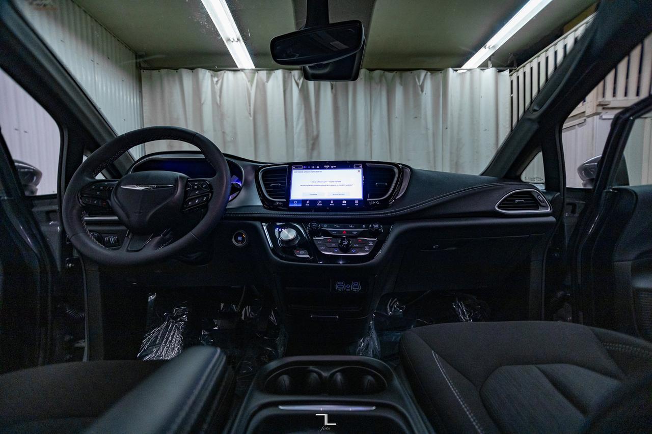 2023 Chrysler Pacifica Touring Power Doors BCam Red Deer AB