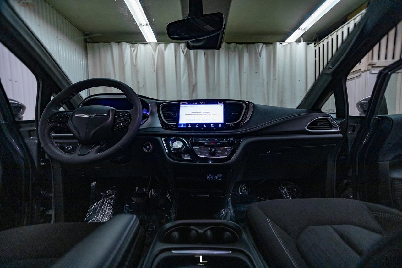 2023 Chrysler Pacifica Touring Power Doors BCam Red Deer AB