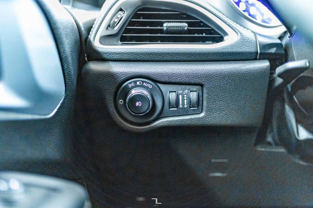 2023 Chrysler Pacifica Touring Power Doors BCam Red Deer AB