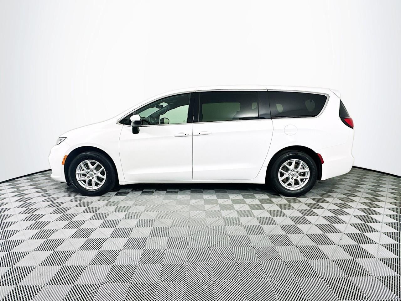 2023 Chrysler Pacifica Touring Tacoma WA