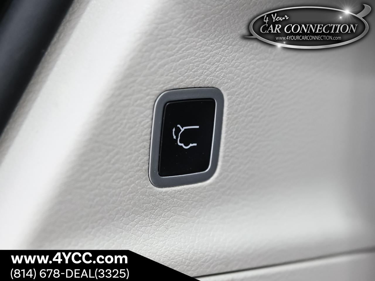 2023 Chrysler Voyager LX 7-Passenger Cranberry PA