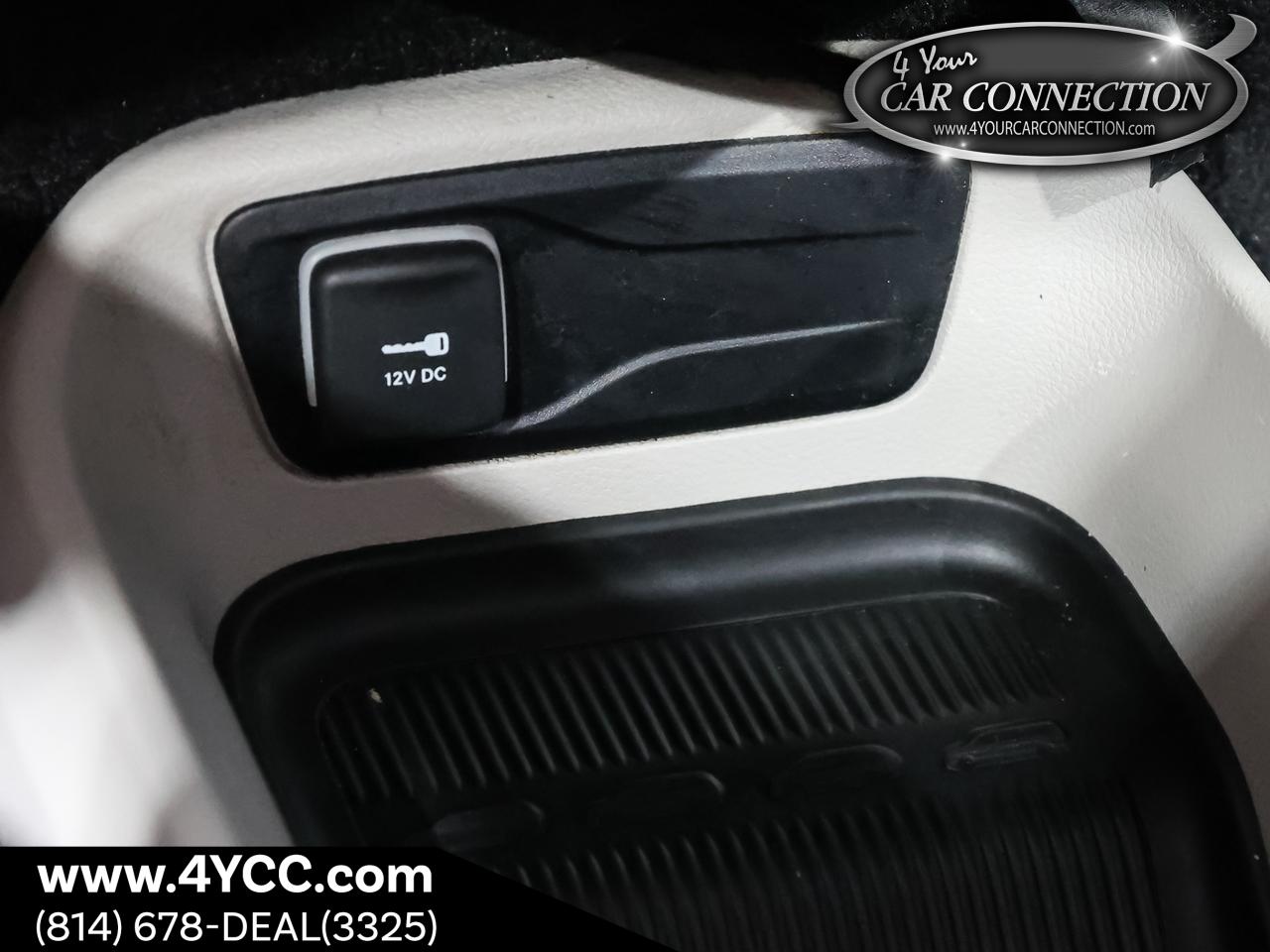 2023 Chrysler Voyager LX 7-Passenger Cranberry PA