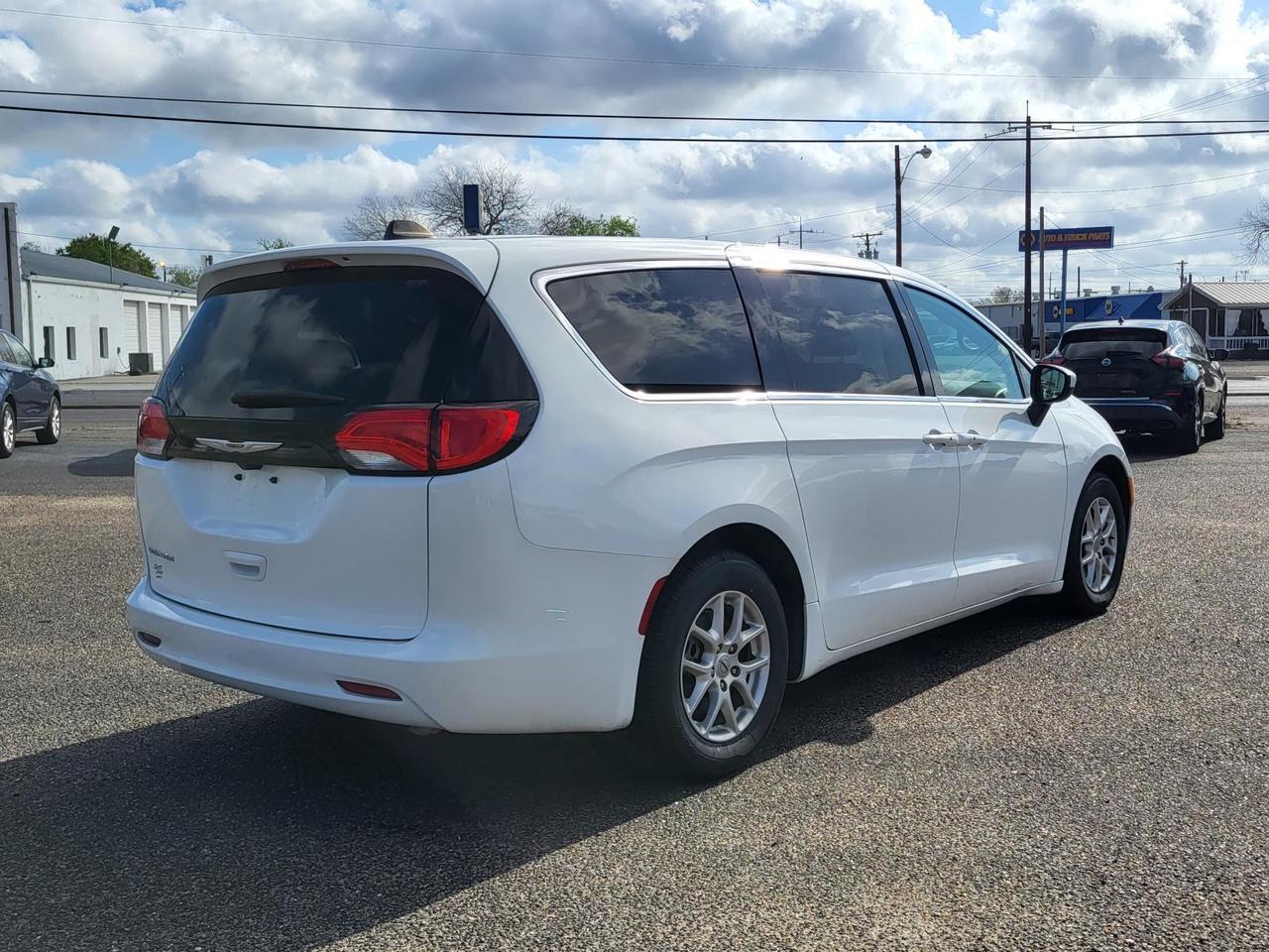 2023 Chrysler Voyager LX FWD