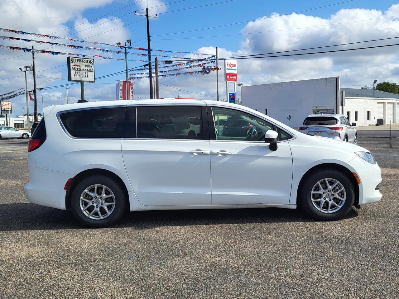 2023 Chrysler Voyager LX FWD