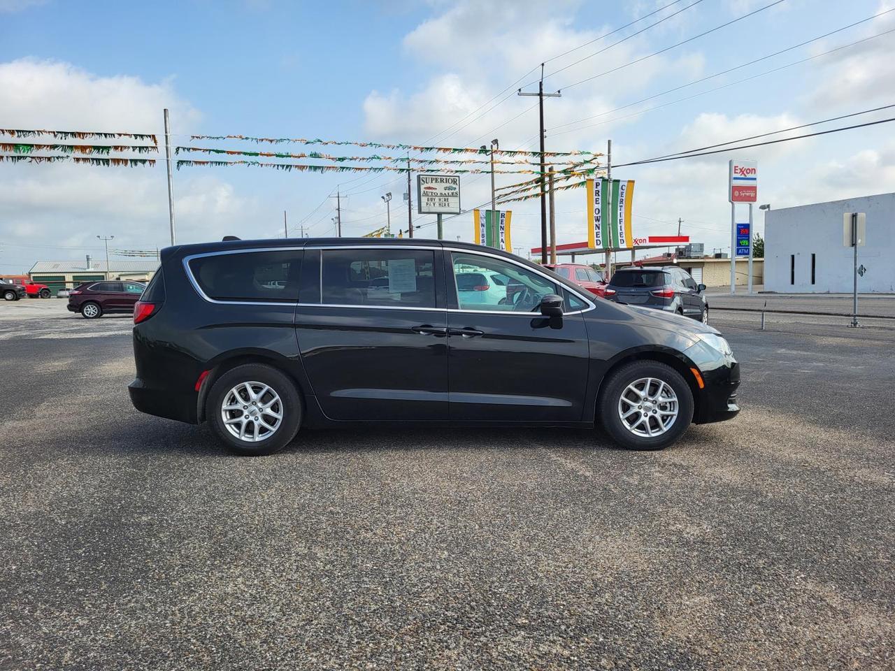 2023 Chrysler Voyager LX FWD