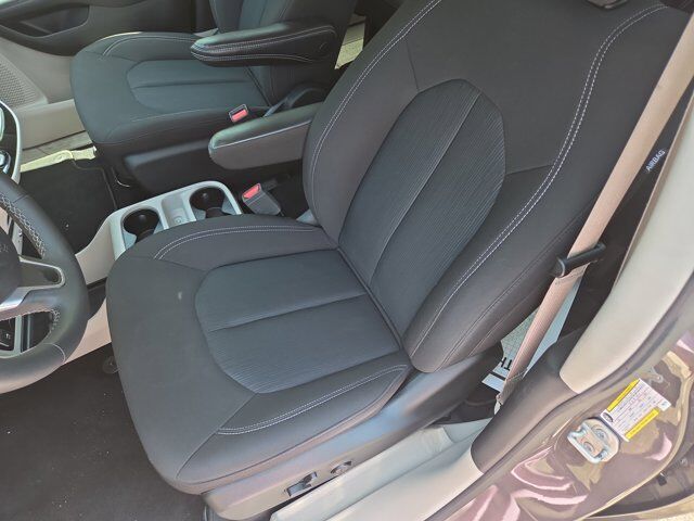 2023 Chrysler Voyager LX Hamburg PA