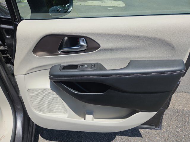 2023 Chrysler Voyager LX Hamburg PA