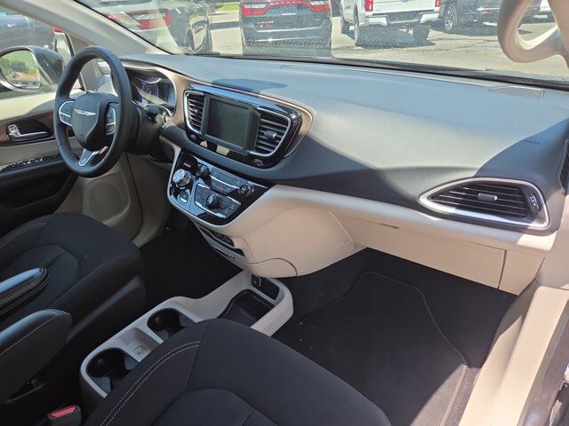 2023 Chrysler Voyager LX Hamburg PA