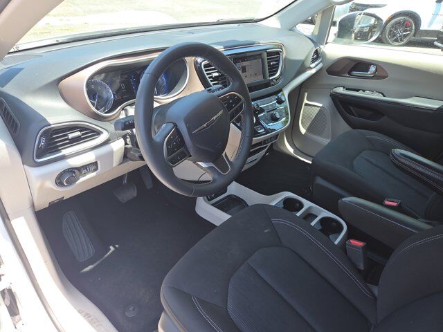 2023 Chrysler Voyager LX Hamburg PA
