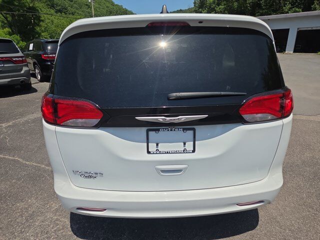 2023 Chrysler Voyager LX Hamburg PA