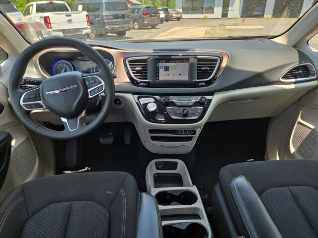 2023 Chrysler Voyager LX Hamburg PA