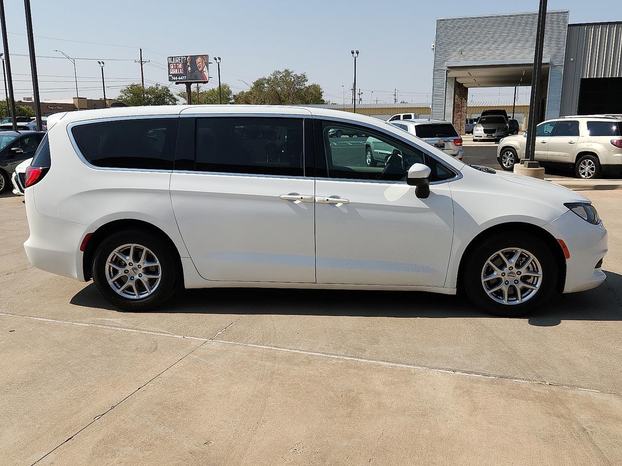 2023 Chrysler Voyager