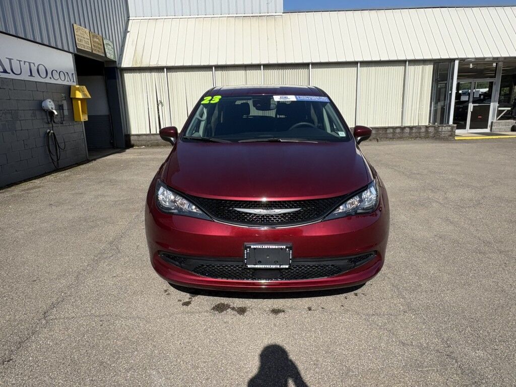 2023 Chrysler Voyager LX Owego NY