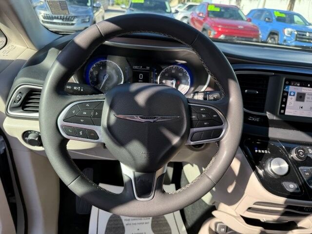 2023 Chrysler Voyager LX Punta Gorda FL