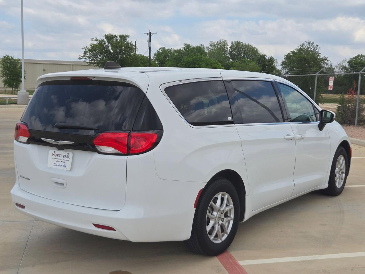 2023 Chrysler Voyager LX