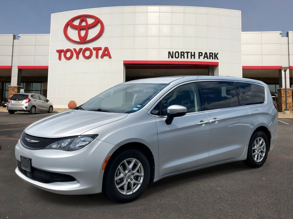 2023 Chrysler Voyager LX