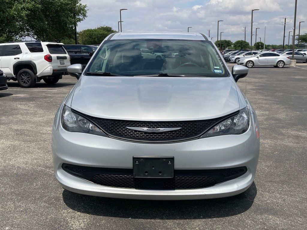 2023 Chrysler Voyager LX
