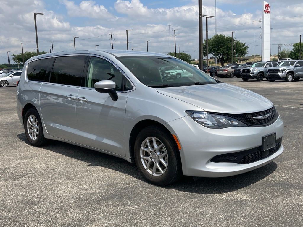 2023 Chrysler Voyager LX