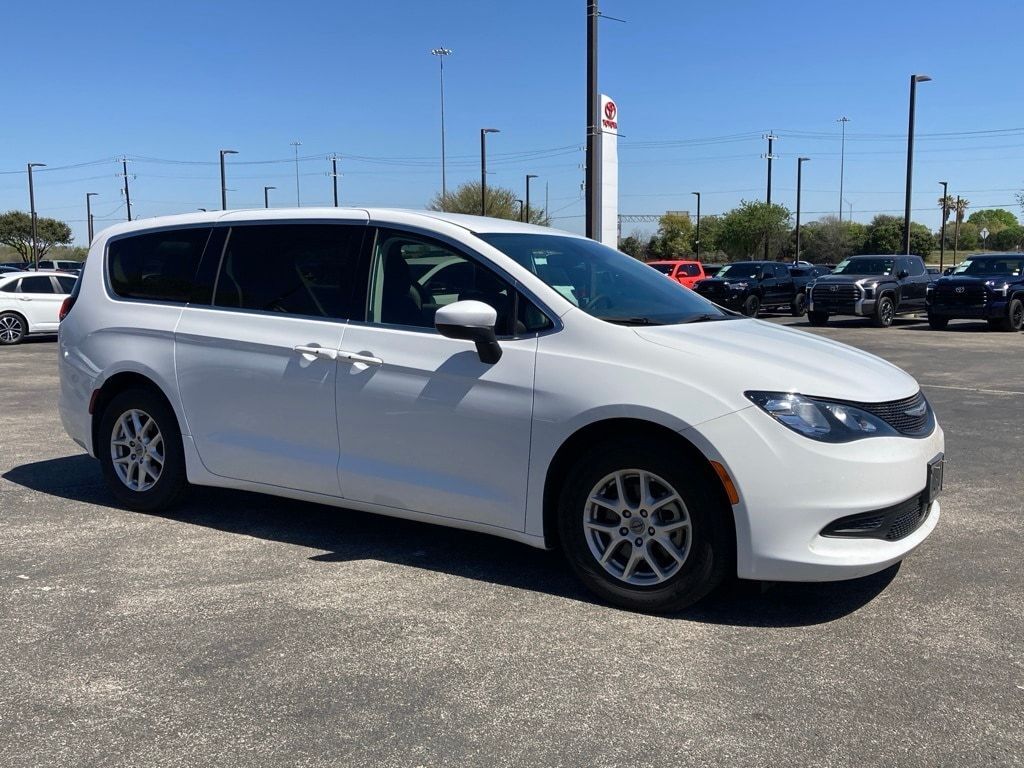 2023 Chrysler Voyager LX