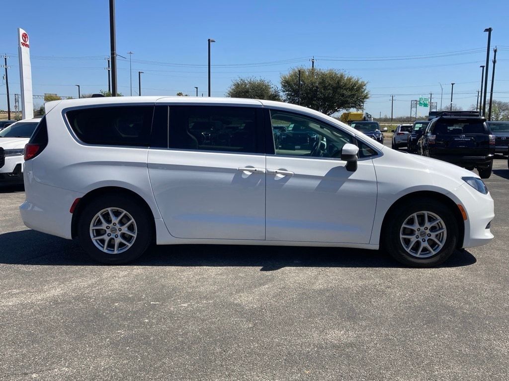 2023 Chrysler Voyager LX
