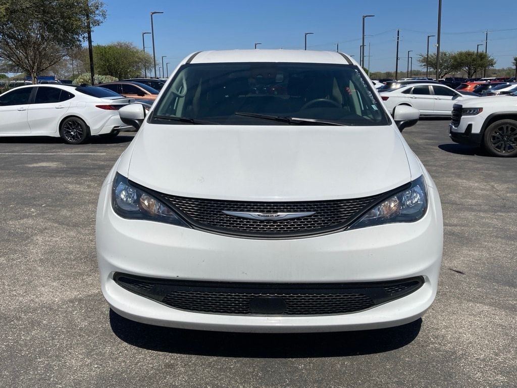 2023 Chrysler Voyager LX