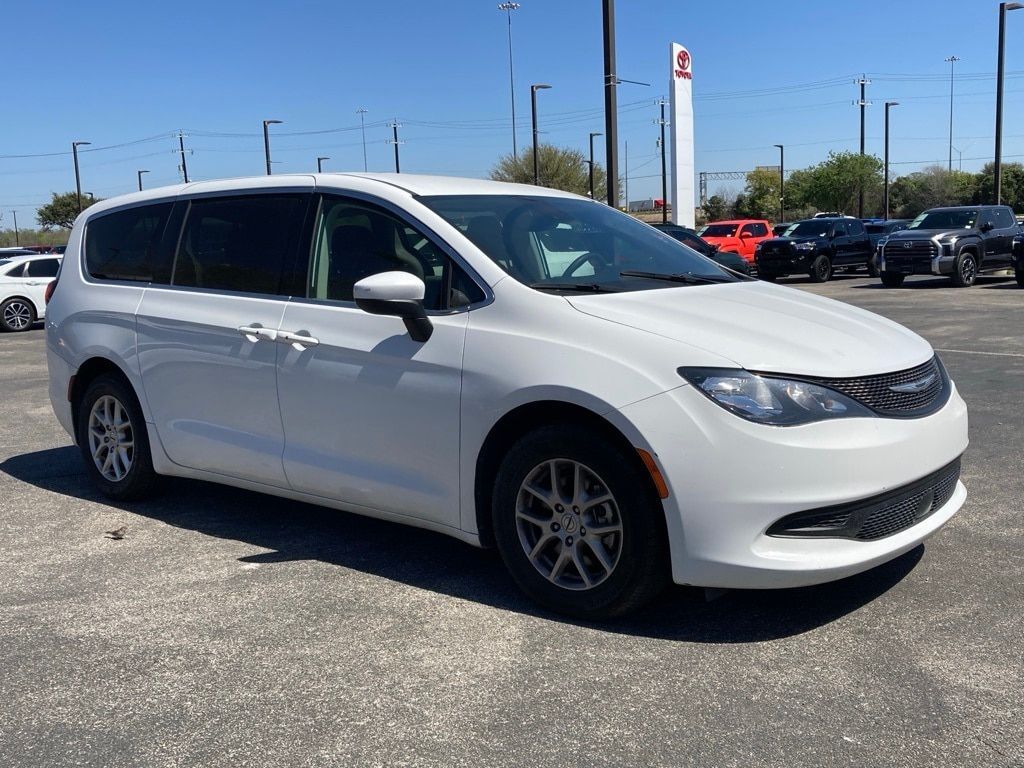 2023 Chrysler Voyager LX