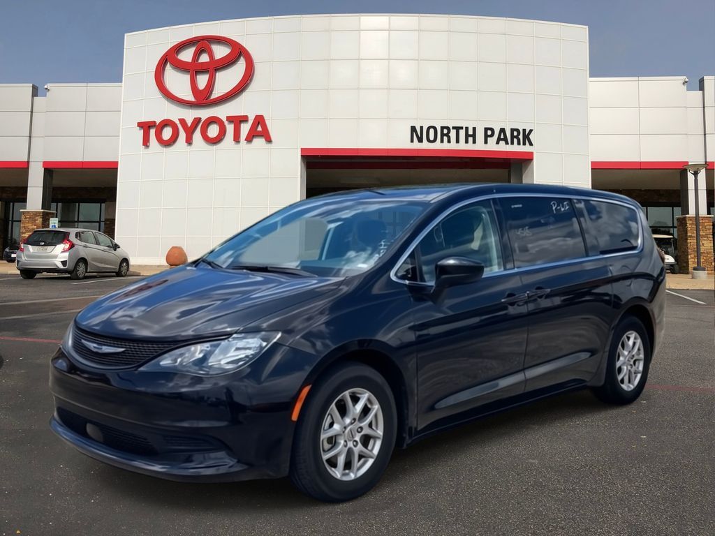 2023 Chrysler Voyager LX