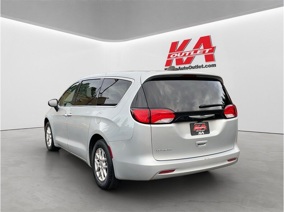 2023 Chrysler Voyager LX Van 4D