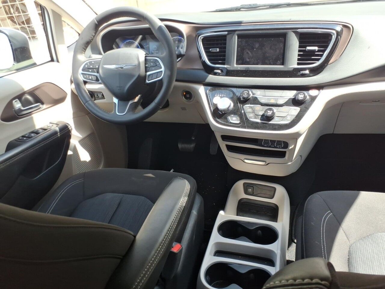 2023 Chrysler Voyager (fleet-only) LX
