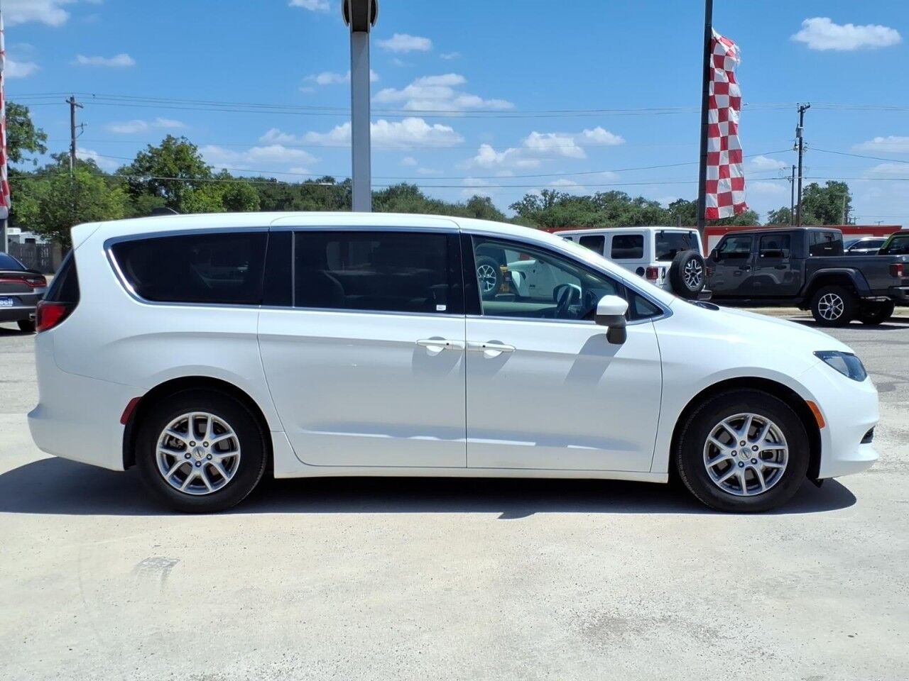 2023 Chrysler Voyager (fleet-only) LX