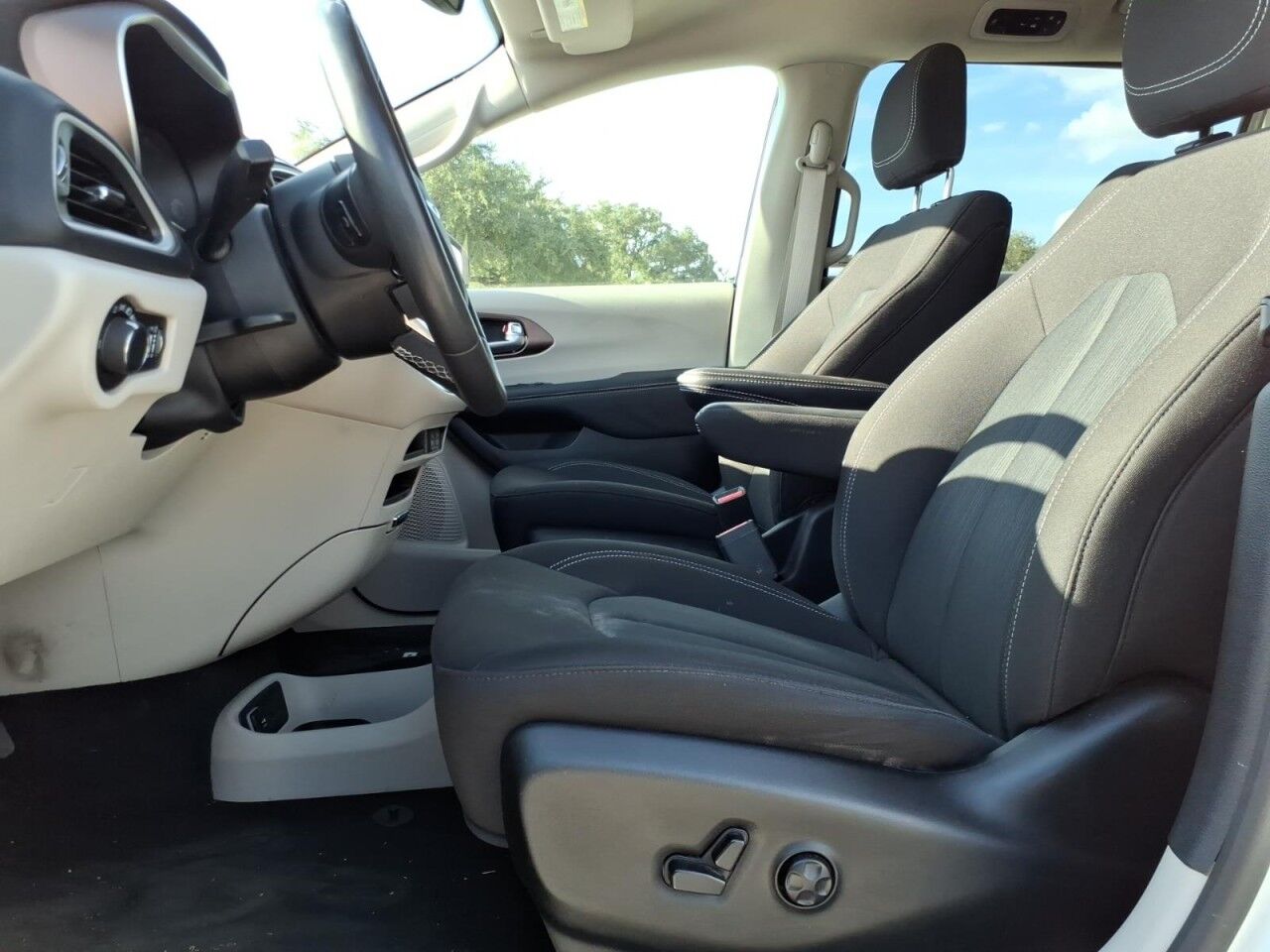 2023 Chrysler Voyager (fleet-only) LX Uvalde TX