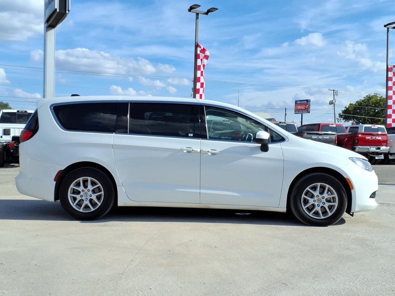 2023 Chrysler Voyager (fleet-only) LX
