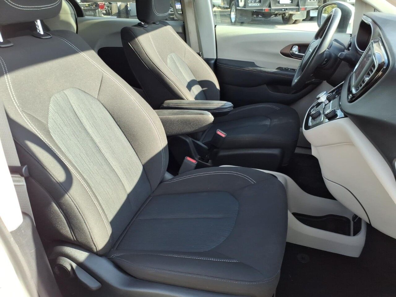 2023 Chrysler Voyager (fleet-only) LX