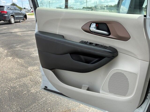 2023 Chrysler Voyager (fleet-only) LX Burnet TX
