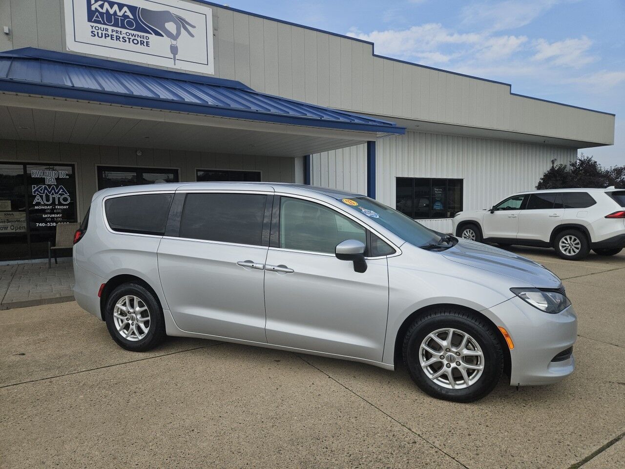 2023 Chrysler Voyager (fleet-only) LX