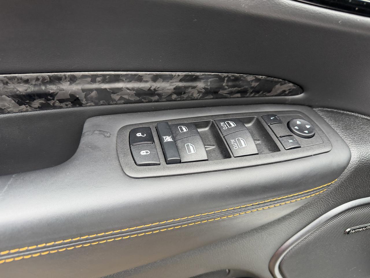2023 Dodge Durango R/T Hemi Orange AWD | Low KMs | V8 | 6 Passenger | Sunroof | NAV | Heated Vented Seats Redwater AB
