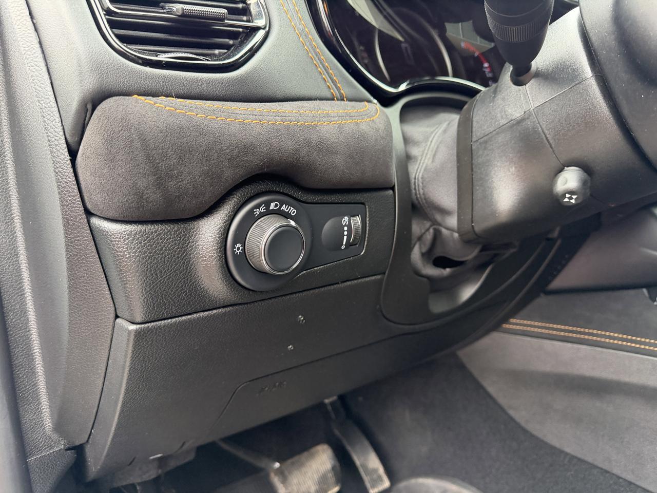 2023 Dodge Durango R/T Hemi Orange AWD | Low KMs | V8 | 6 Passenger | Sunroof | NAV | Heated Vented Seats Redwater AB