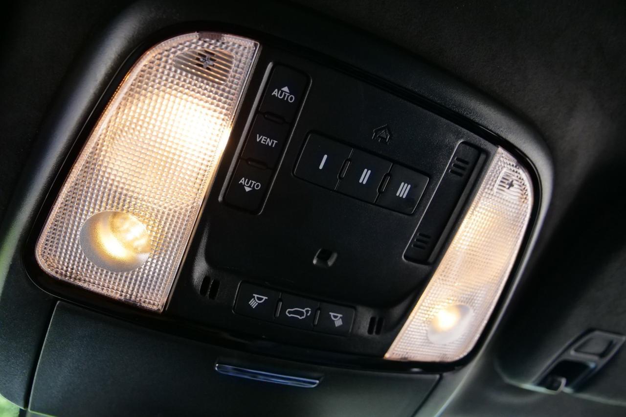 2023 Dodge Durango R/T Premium AWD / Blacktop PKG / Captain Chairs! Lincolnton NC