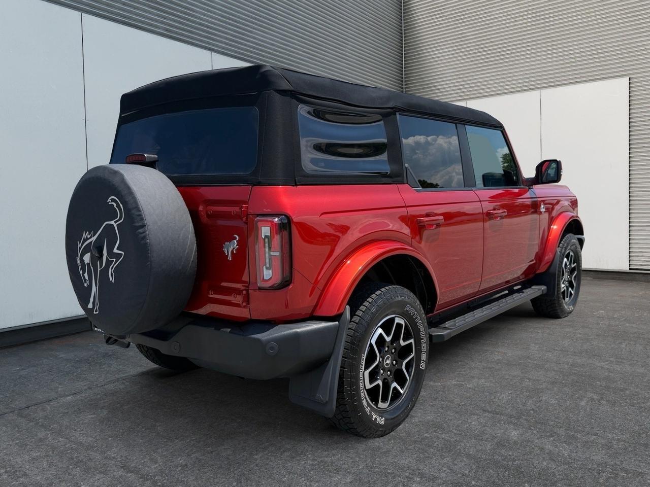 2023 Ford Bronco Outer Banks, HEATED SEATS, RUNNING BOARDS, POWER/HEATED MIRRORS, APPLE CARPLAY/ANDORID AUTO, AUTO START/STOP, PUSH BUTTON START, BACKUP CAMERA, CLEAN CARFAX, ONLY 1 OWNER! Norfolk VA