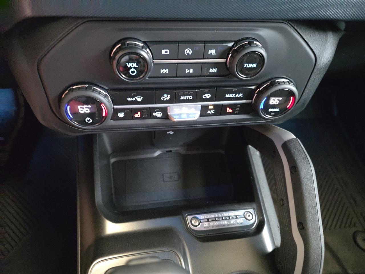 2023 Ford Bronco Outer Banks Sand Lake NY