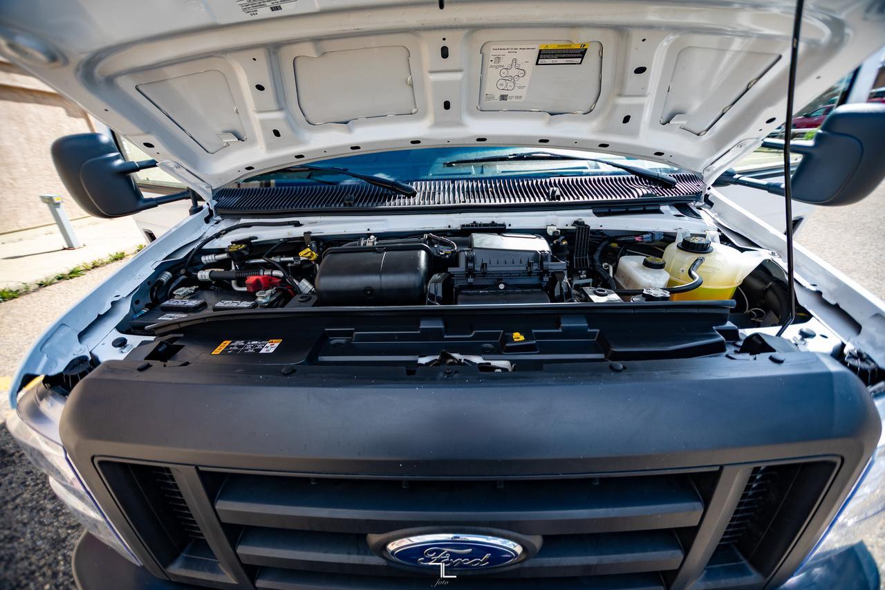 2023 Ford E-450 15 Ft. Cube Van Reefer Red Deer AB