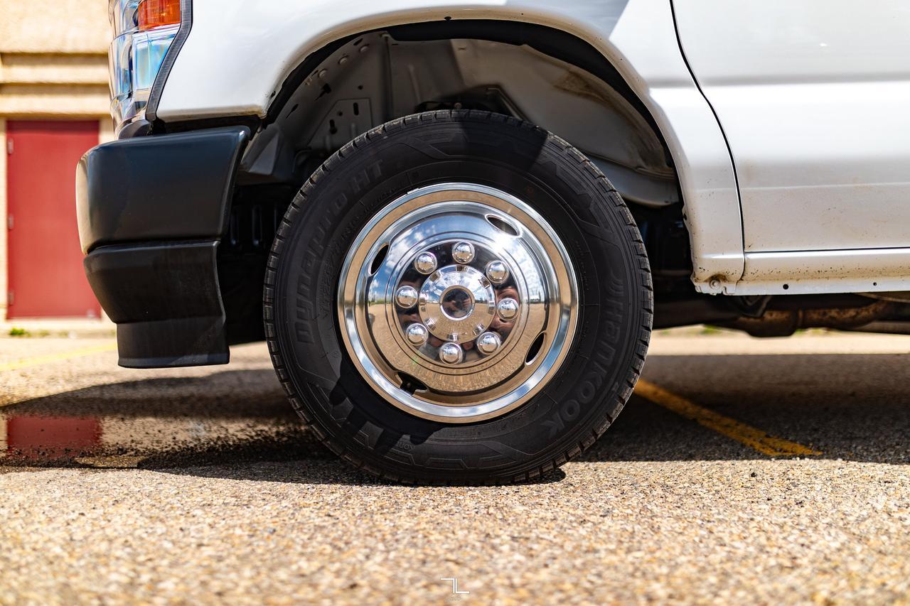 2023 Ford E-450 15 Ft. Cube Van Reefer Red Deer AB